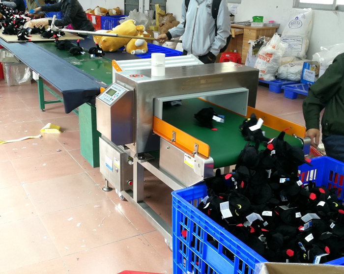 源康毛絨玩具壓縮導(dǎo)入型金屬檢測(cè)機(jī)5.jpg