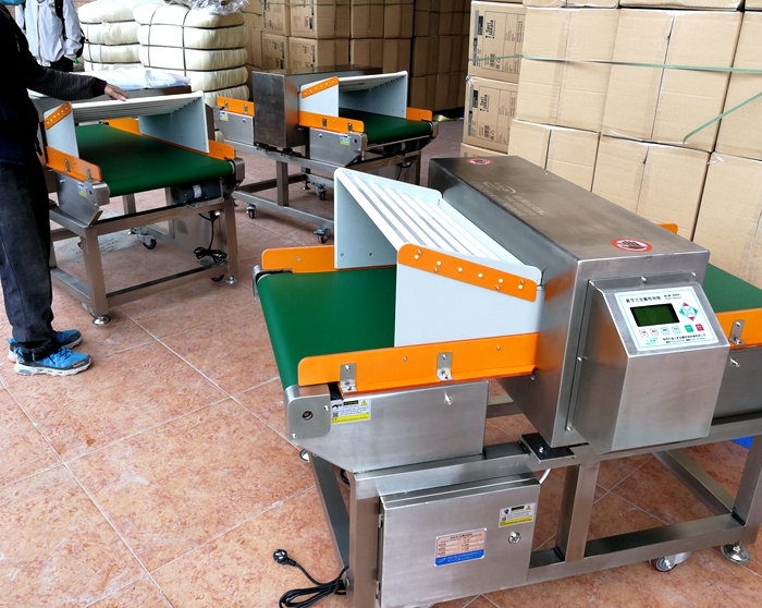 源康毛絨玩具壓縮導(dǎo)入型金屬檢測(cè)機(jī)9.jpg